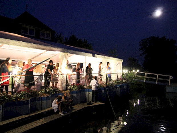 Hochzeitsfeier im Außenbereich